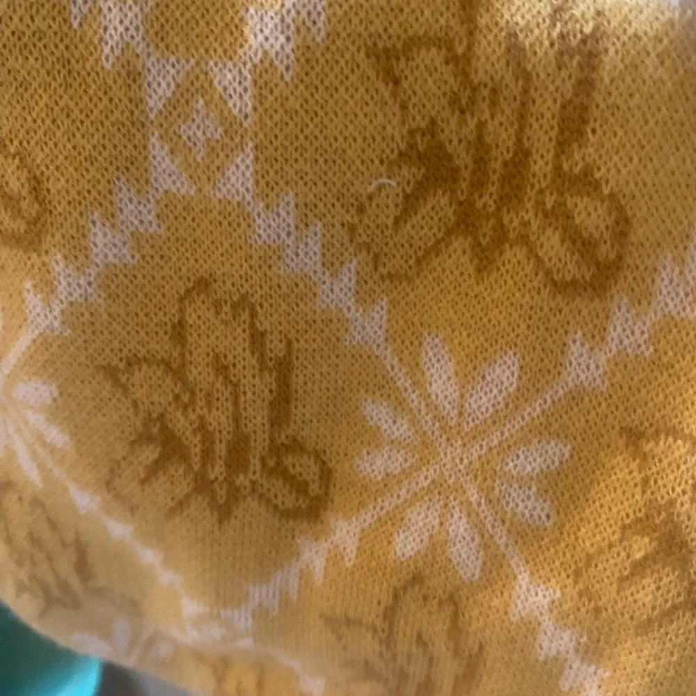 Simply Retro Sweater - Picture 4 of 4